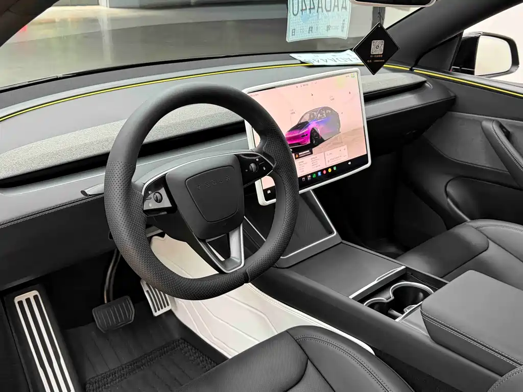 Tesla Model Y — миниатюра 9