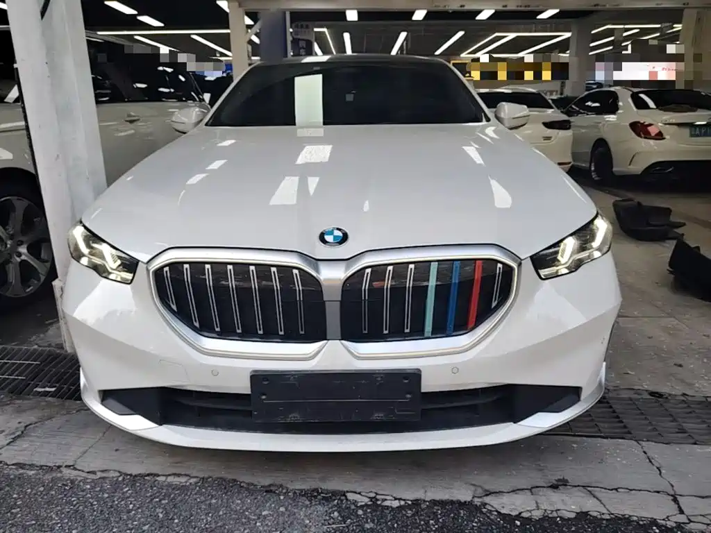 BMW 5 Series — миниатюра 3