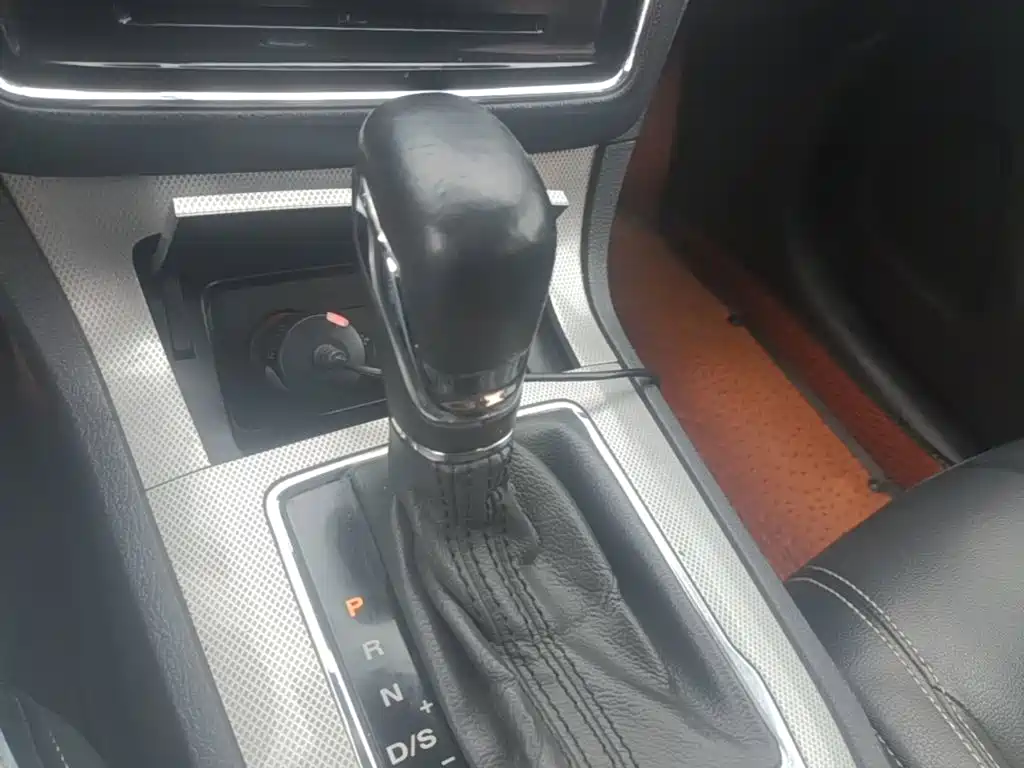 Roewe RX5 — миниатюра 14