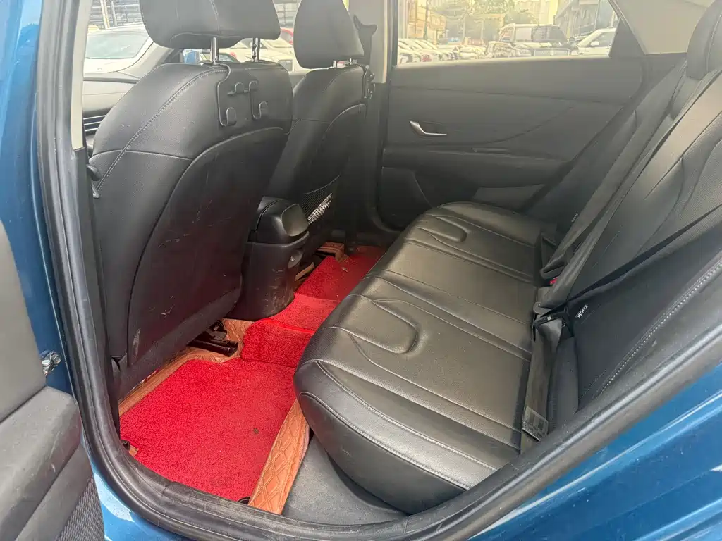 Hyundai Elantra — миниатюра 11