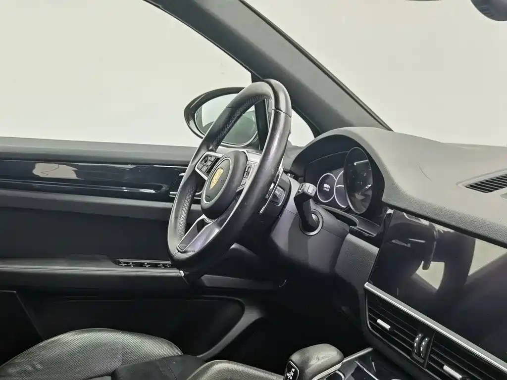 Porsche Cayenne — миниатюра 22