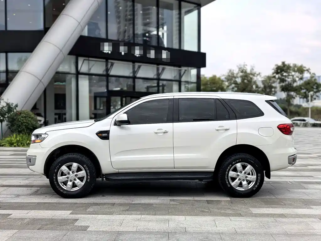 Ford Everest — миниатюра 8