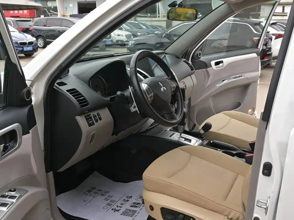 Mitsubishi Pajero Sport — миниатюра 7