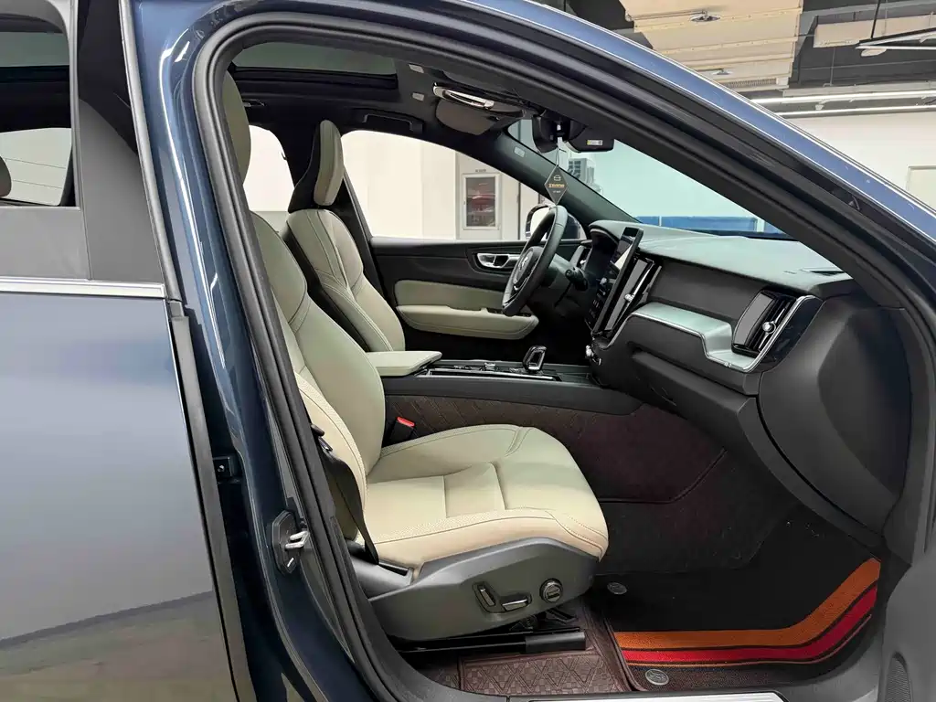 Volvo XC60 — миниатюра 22