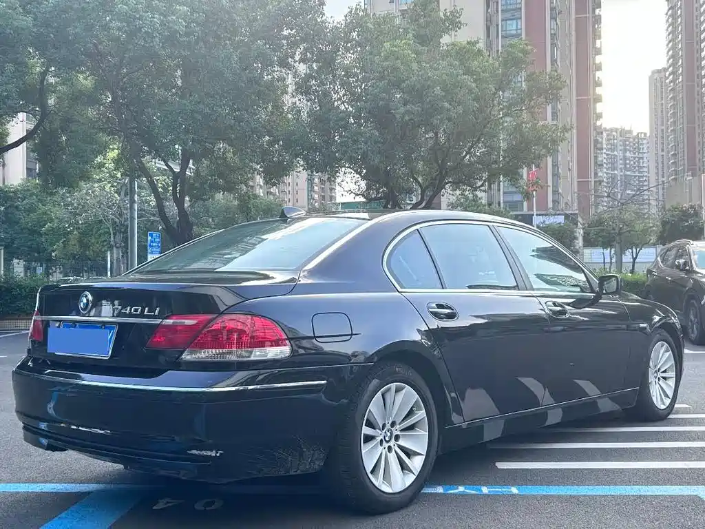 BMW 7 Series — миниатюра 4