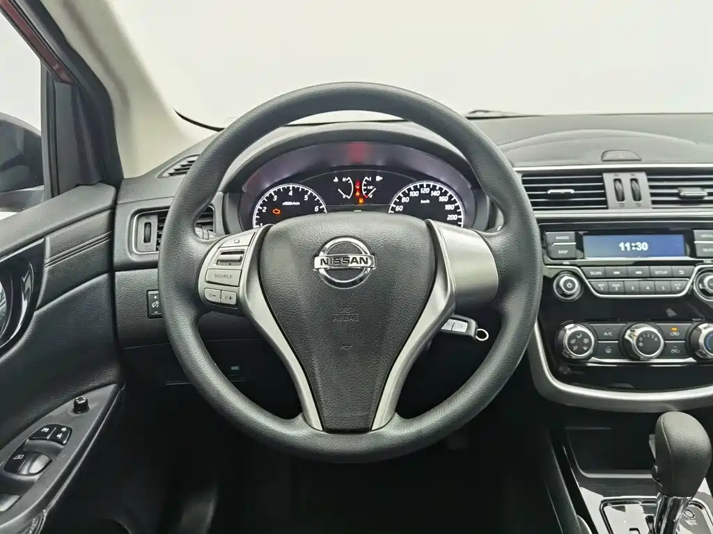Nissan Tiida — миниатюра 11