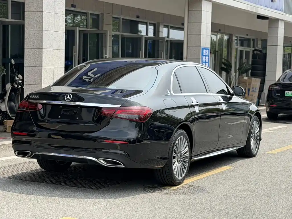 Mercedes-Benz E-Class — миниатюра 8