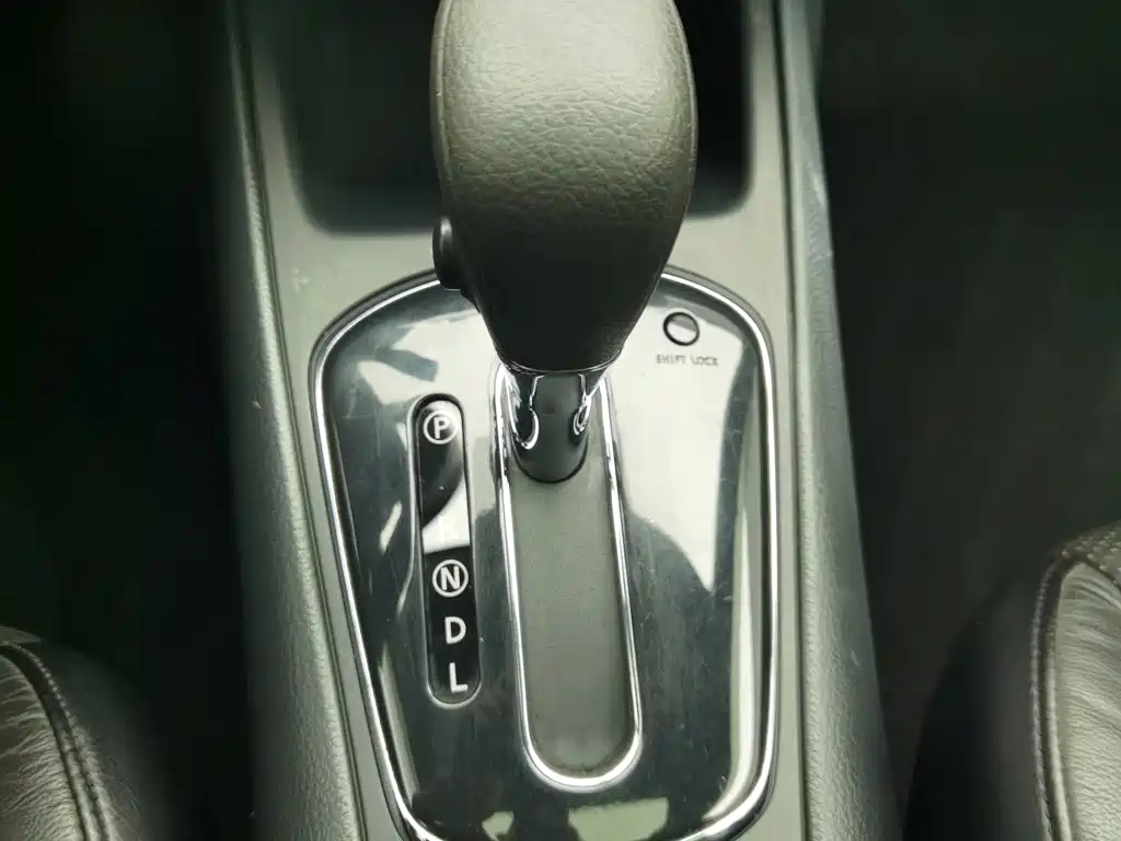 Nissan Tiida — миниатюра 13