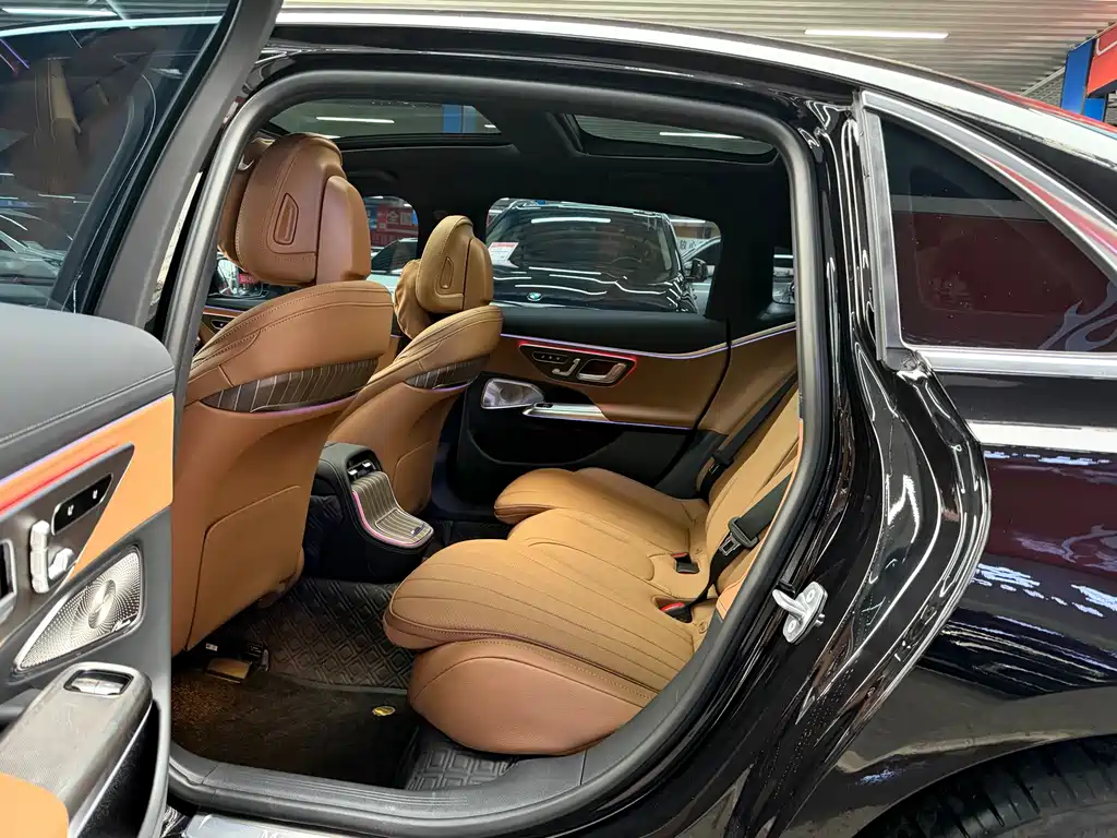 Mercedes-Benz E-Class — миниатюра 8