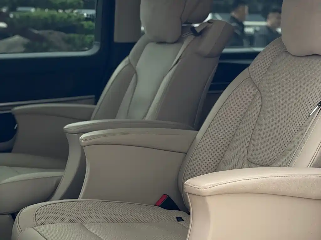 Mercedes-Benz V-Class — миниатюра 7