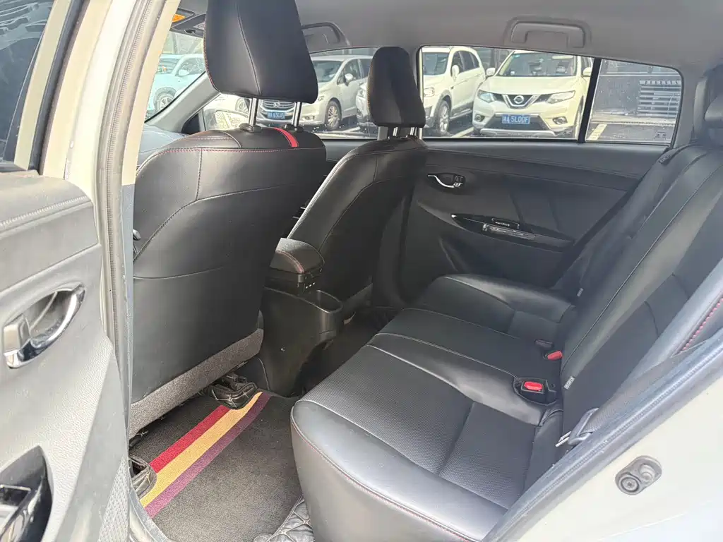 Toyota Yaris L — миниатюра 6