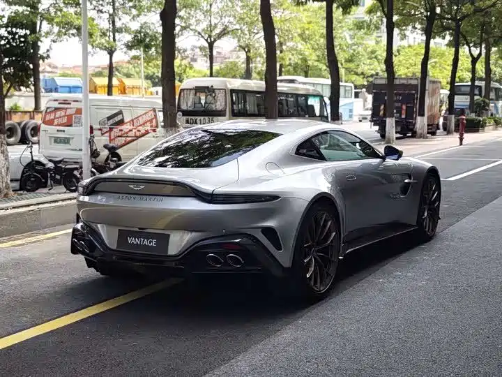 Aston Martin V8 Vantage — миниатюра 6