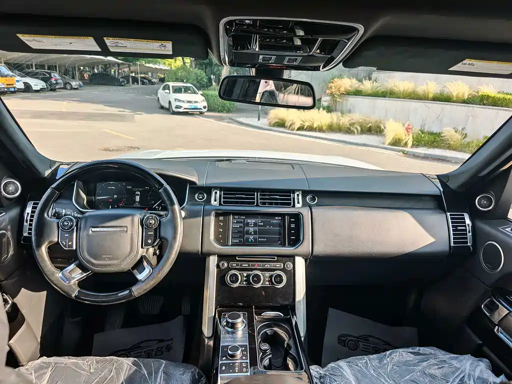 Land Rover Range Rover — миниатюра 9
