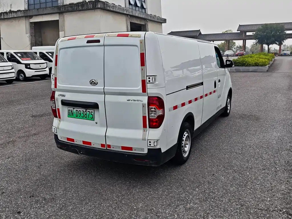 MAXUS EV30 — миниатюра 6