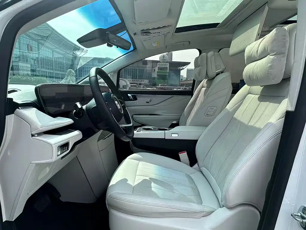 Buick GL8 Hybrid — миниатюра 11
