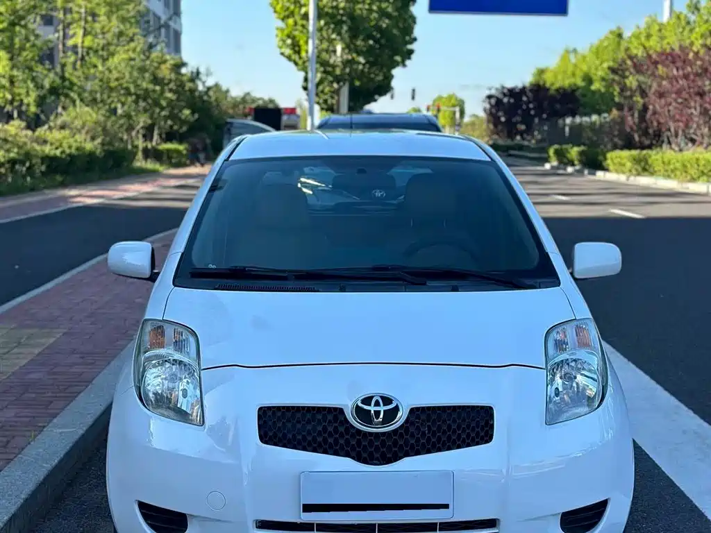 Toyota Yaris 2011 1.6E AT
