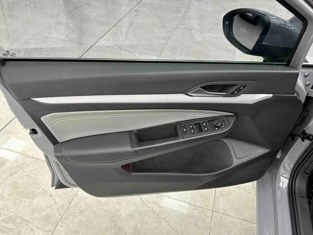 Volkswagen Golf — миниатюра 17