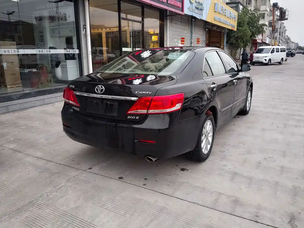 Toyota Camry — миниатюра 4