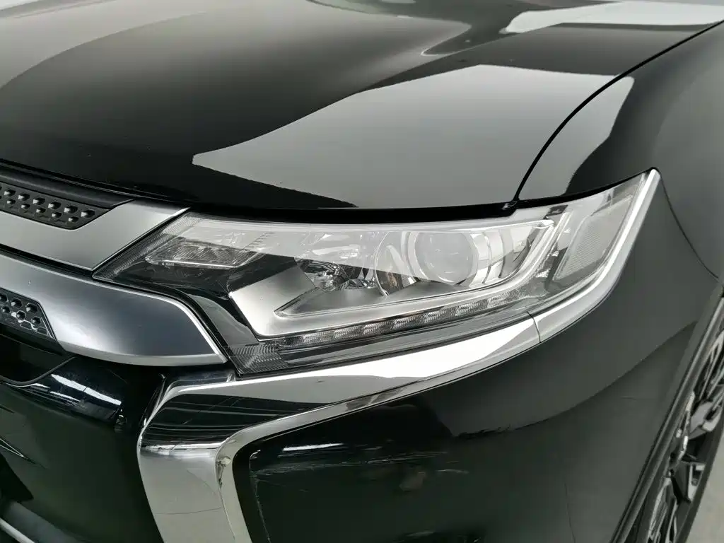 Mitsubishi Outlander — миниатюра 7