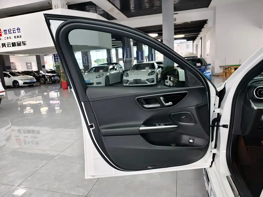 Mercedes-Benz C-Class — миниатюра 15