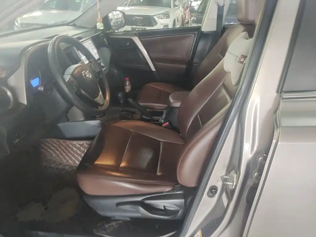 Toyota RAV4 — миниатюра 15