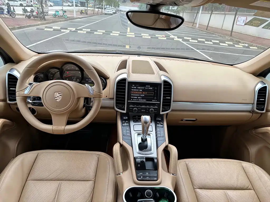 Porsche Cayenne — миниатюра 10