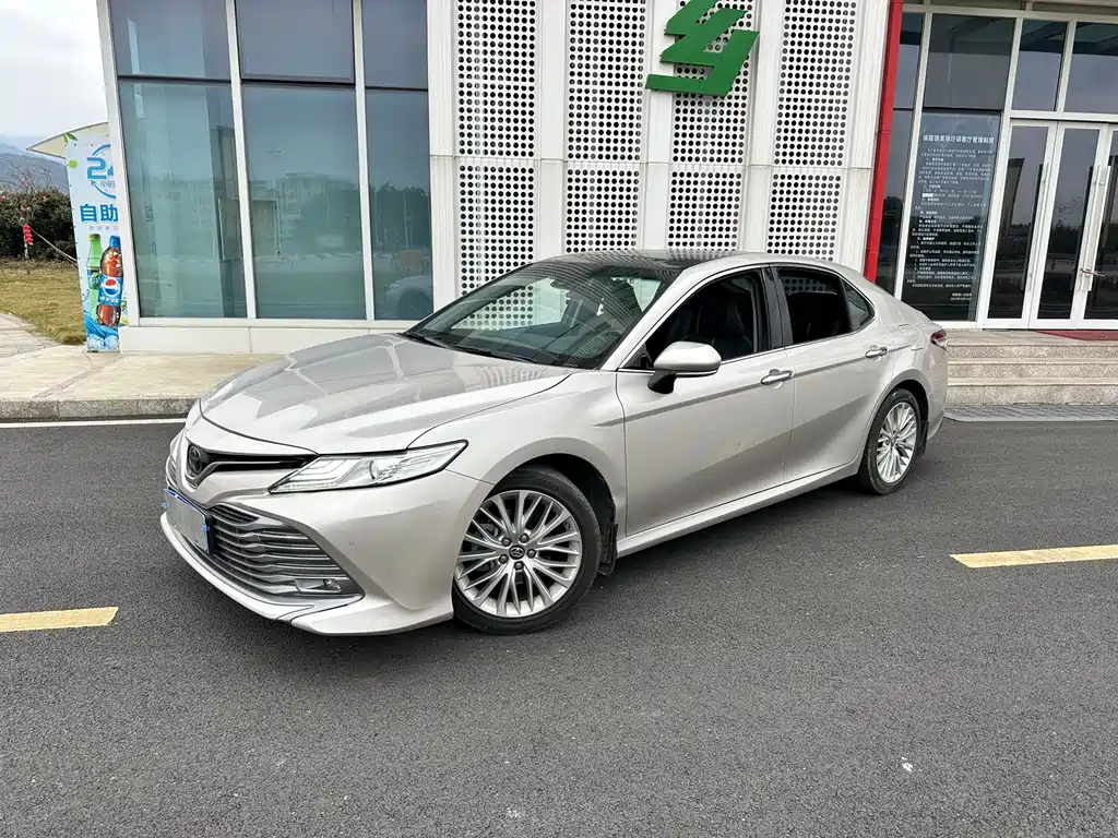 TOYOTA CAMRY