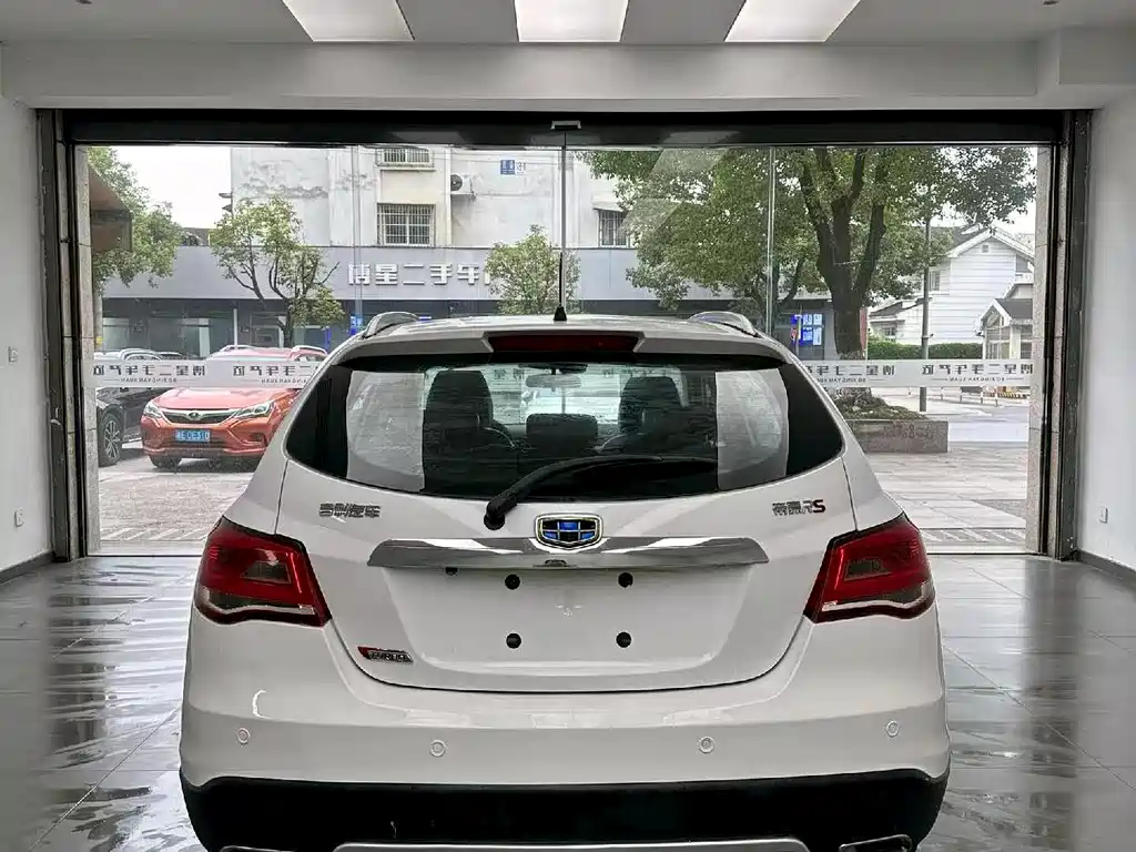 Geely Emgrand — миниатюра 8