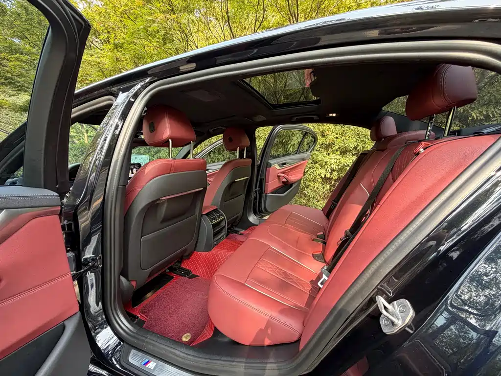 BMW 5 Series — миниатюра 10