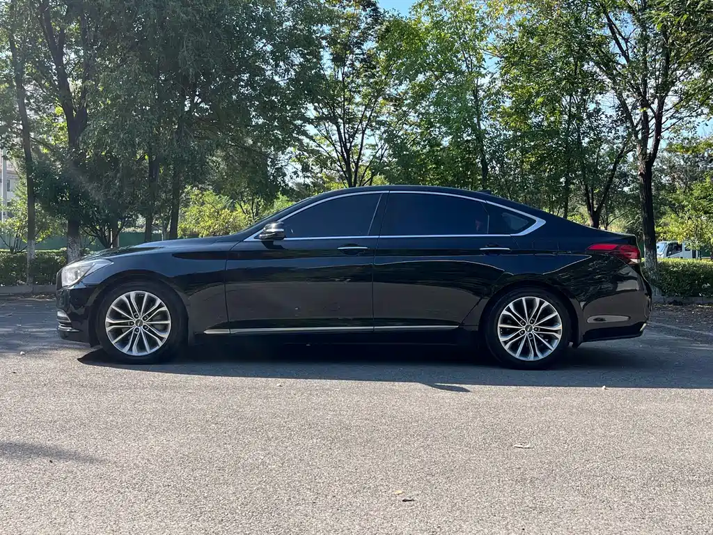 Hyundai Genesis — миниатюра 3