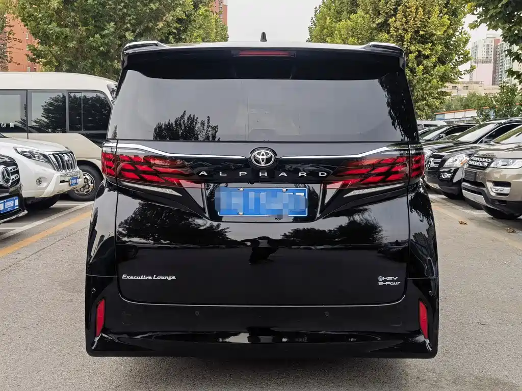 Toyota Alphard — миниатюра 17