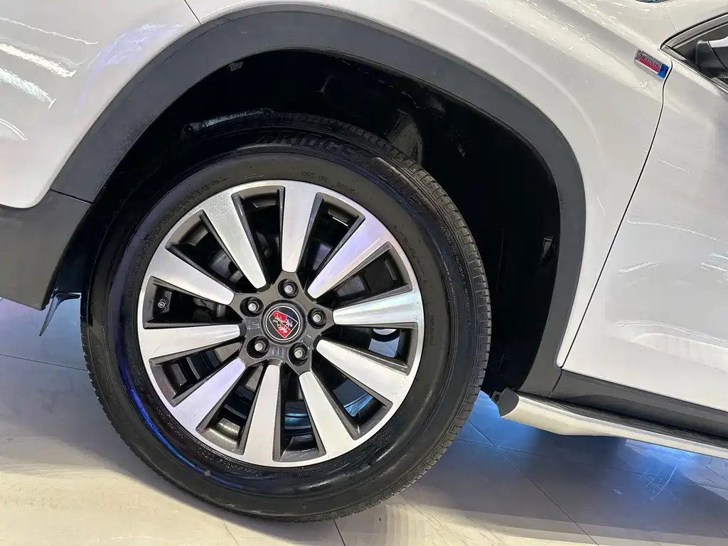 Roewe RX8 — миниатюра 4