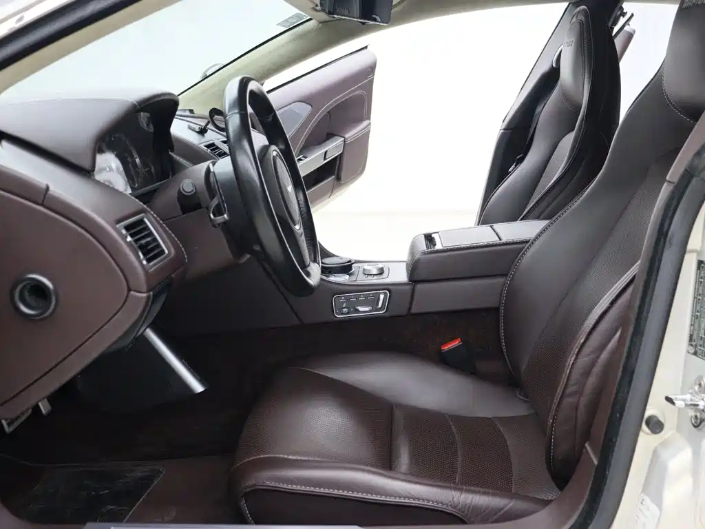 Aston Martin Rapide — миниатюра 2