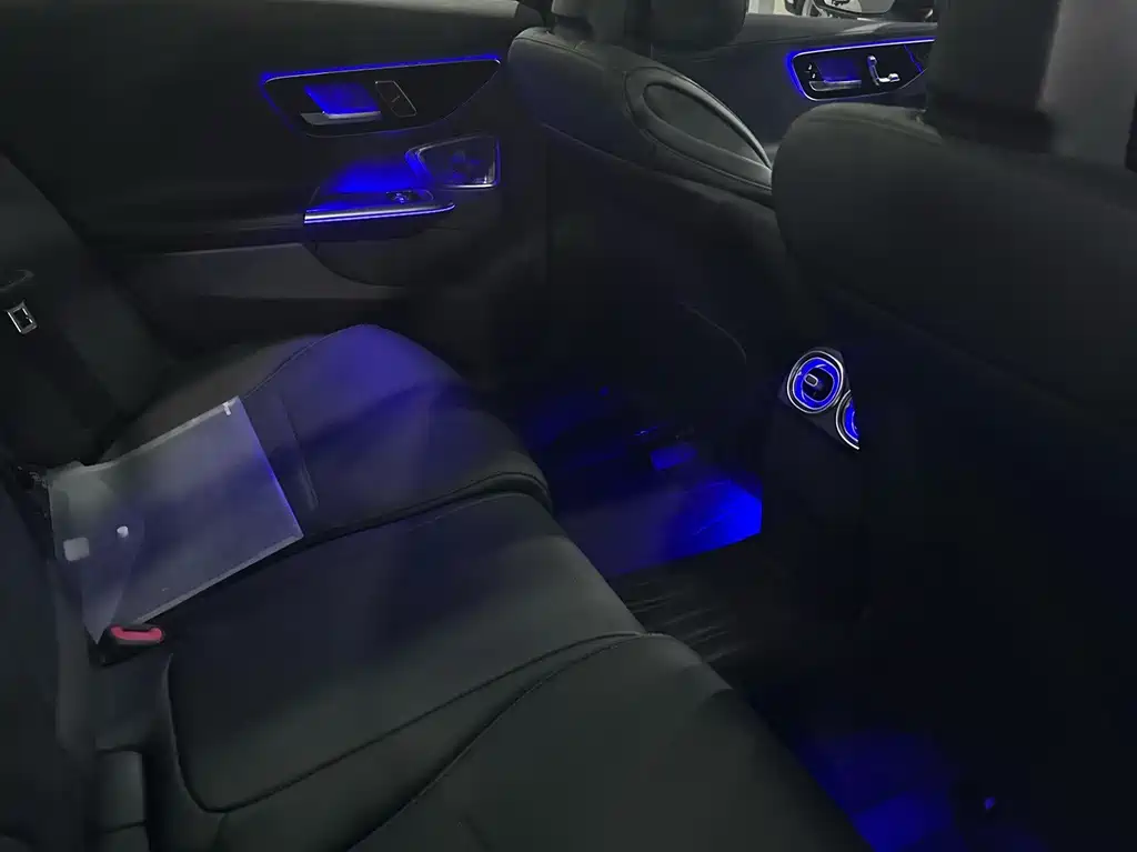 Mercedes-Benz C-Class — миниатюра 12