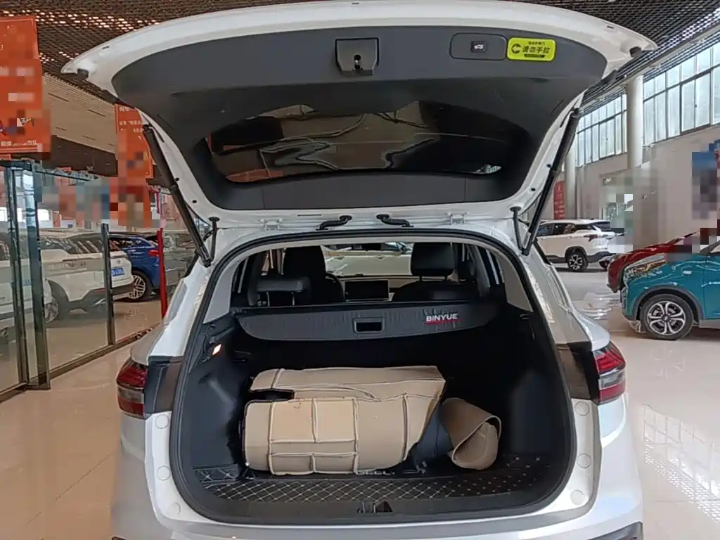 Geely Binyue — миниатюра 19