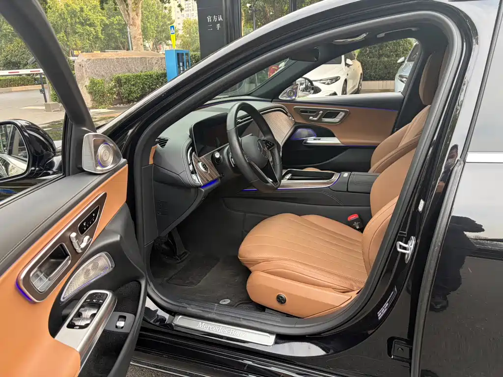 Mercedes-Benz E-Class — миниатюра 8