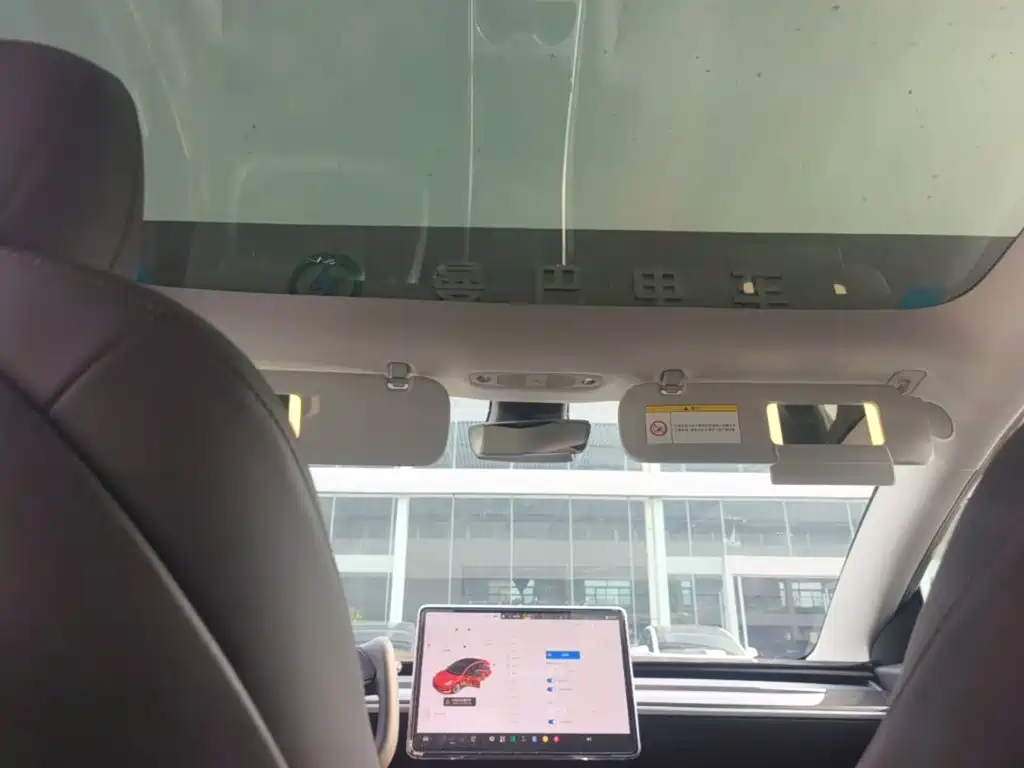 Tesla Model 3 — миниатюра 18