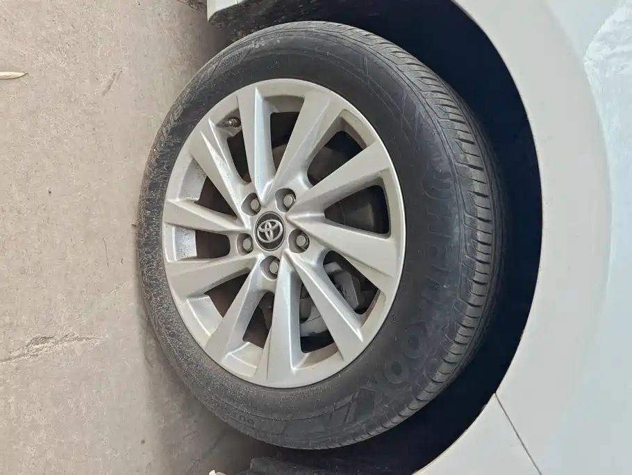 Toyota Camry — миниатюра 6