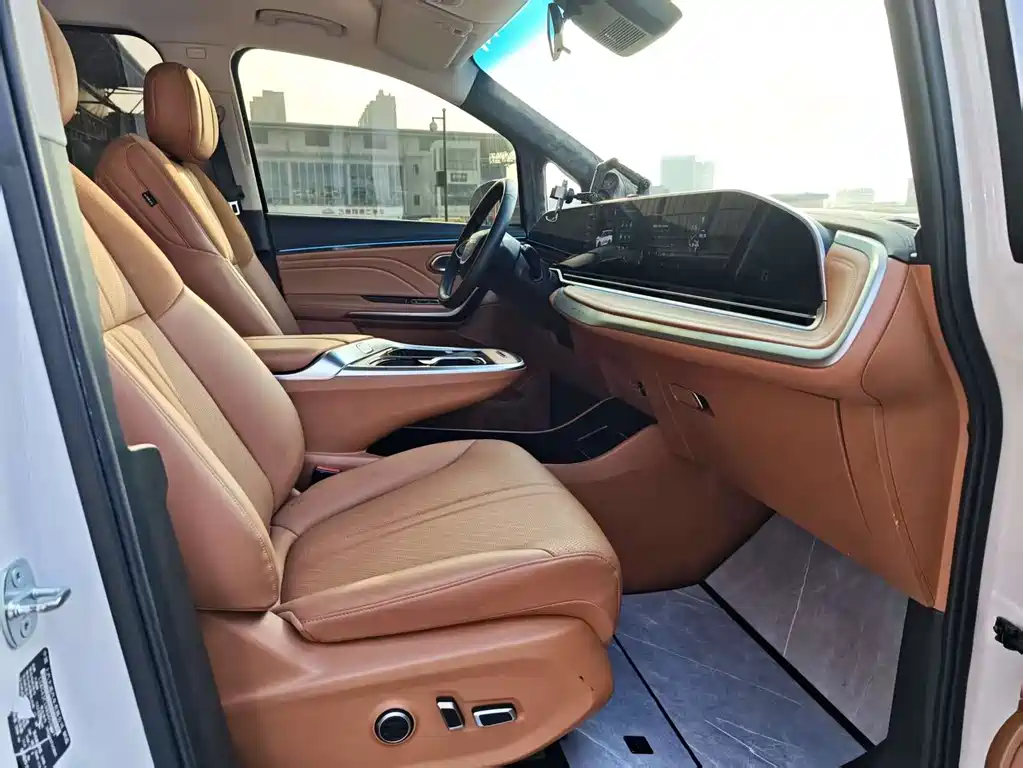 SAIC MAXUS EVERYONE 9