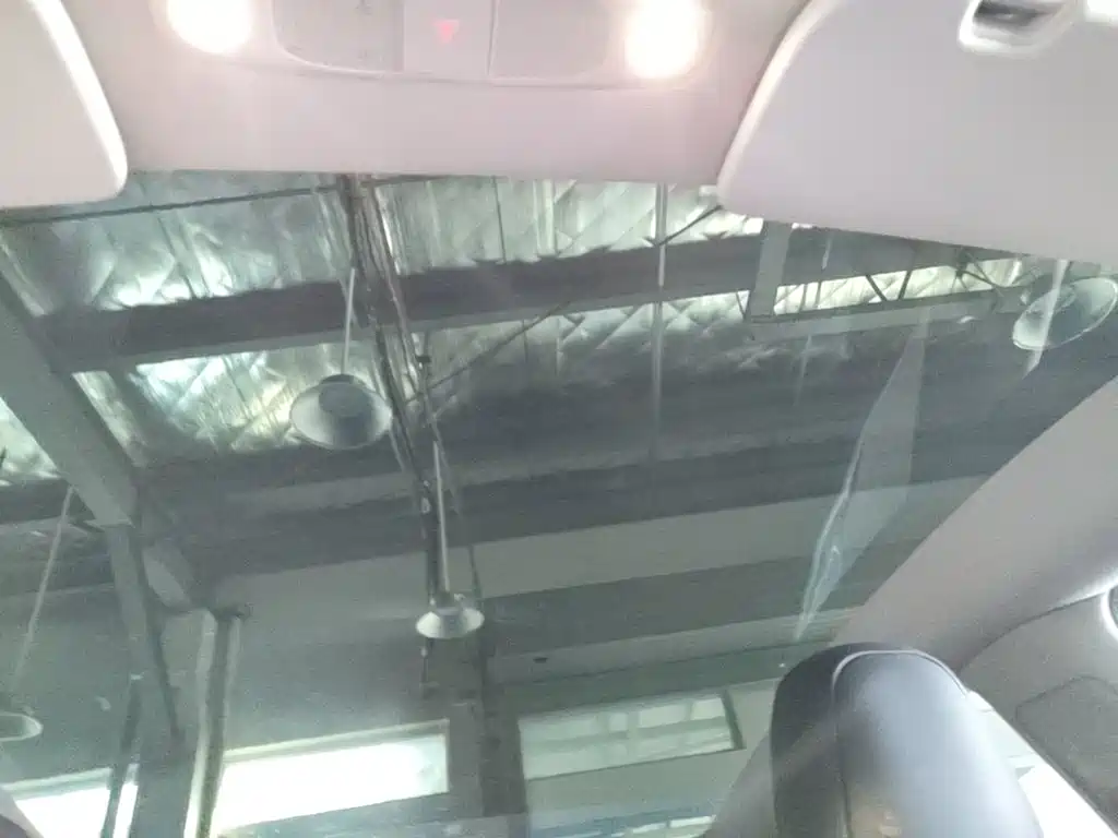 Tesla Model Y — миниатюра 18