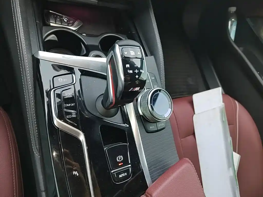 BMW 5 Series — миниатюра 14