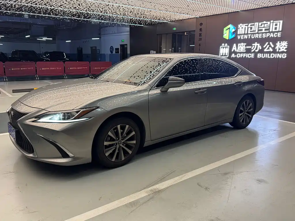 Lexus ES — миниатюра 2