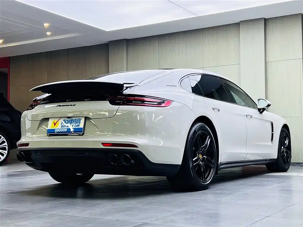 PORSCHE PANAMERA