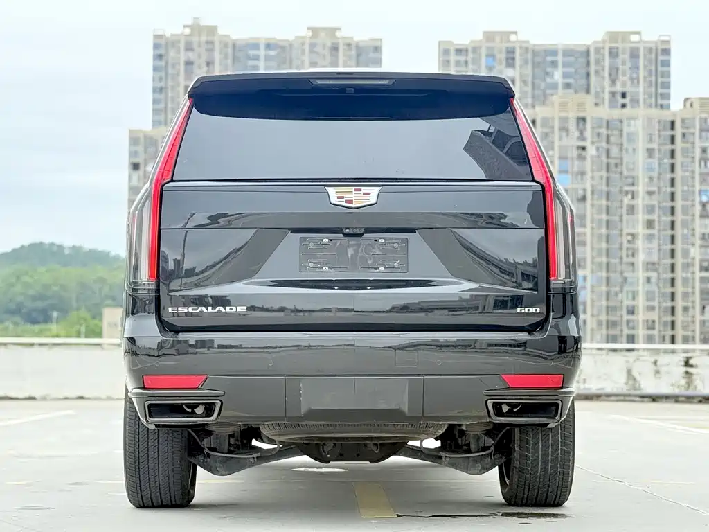 Cadillac Escalade — миниатюра 11