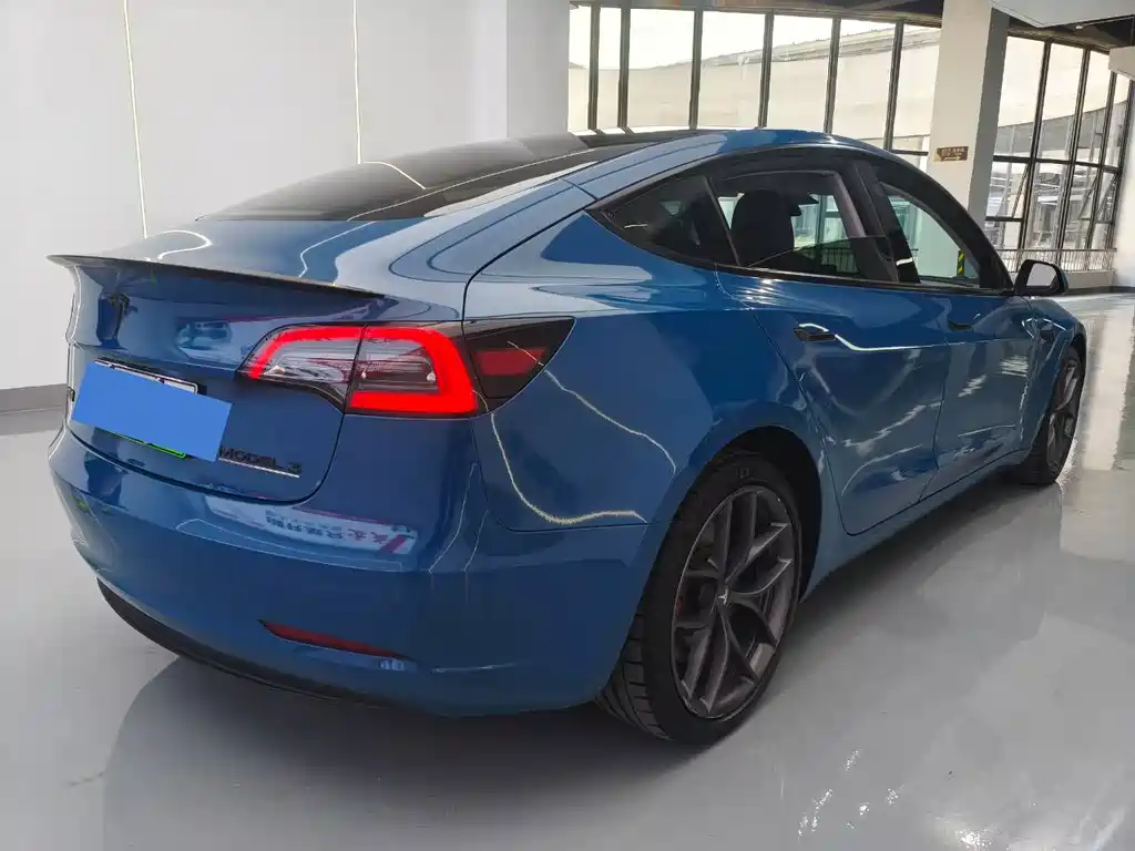 Tesla Model 3 — миниатюра 8