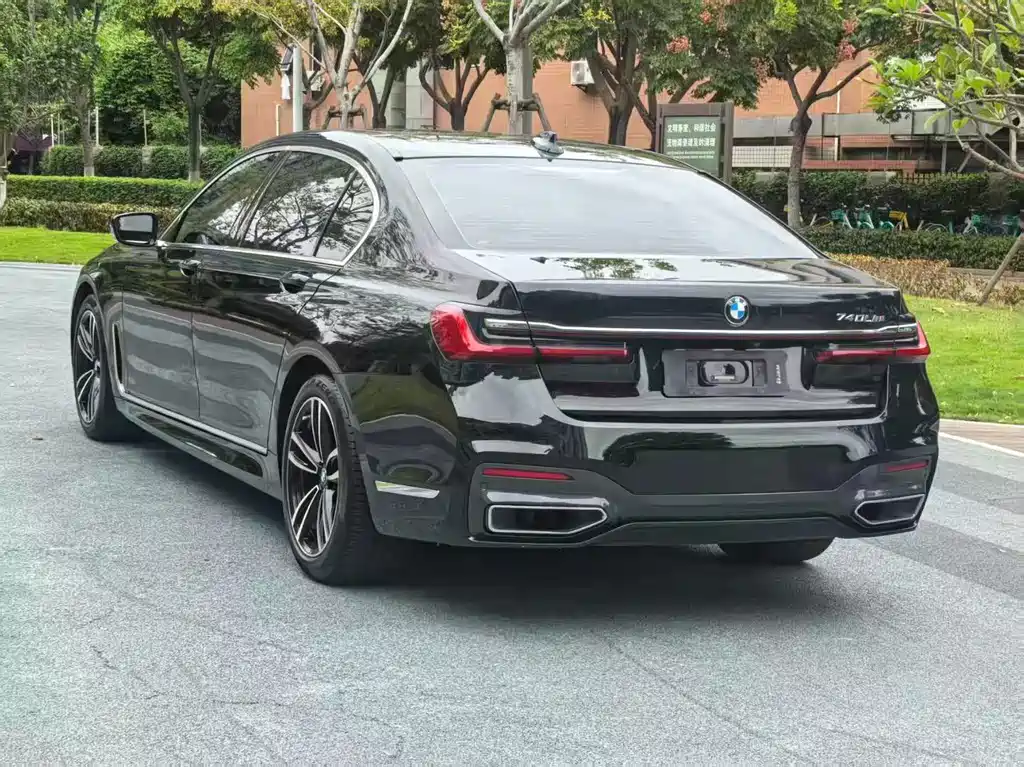 BMW 7 Series — миниатюра 9