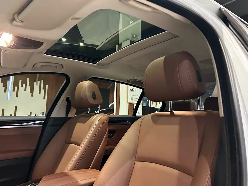 BMW 5 Series — миниатюра 13