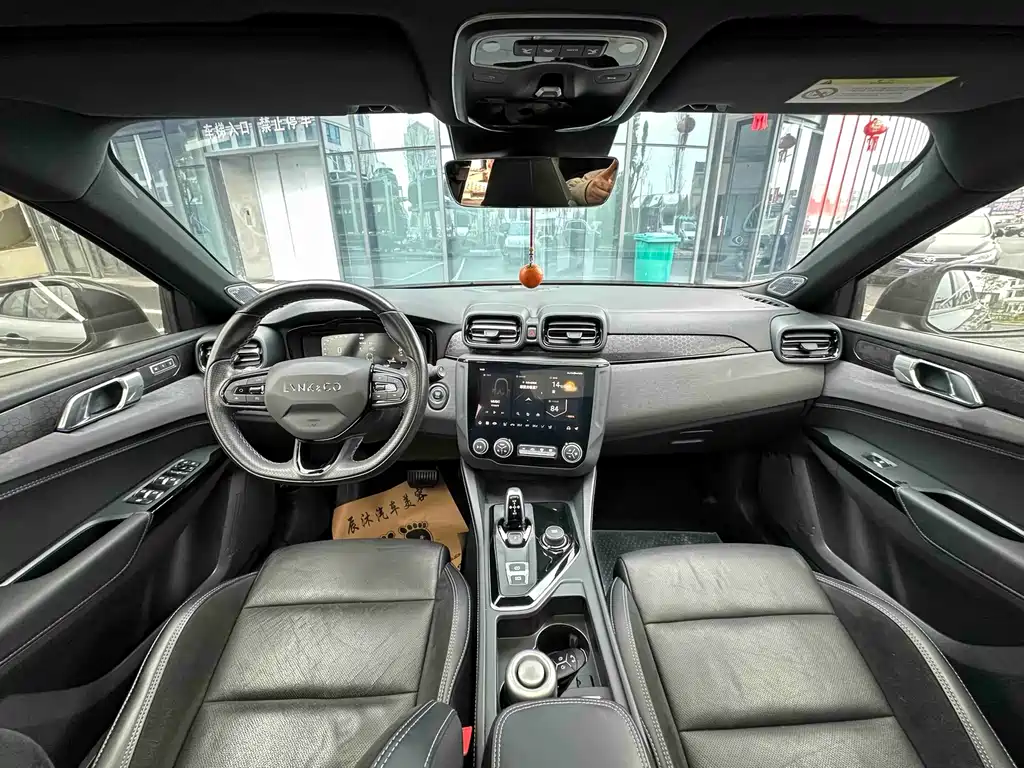 Lynk & Co 02 Hatchback - фото 7