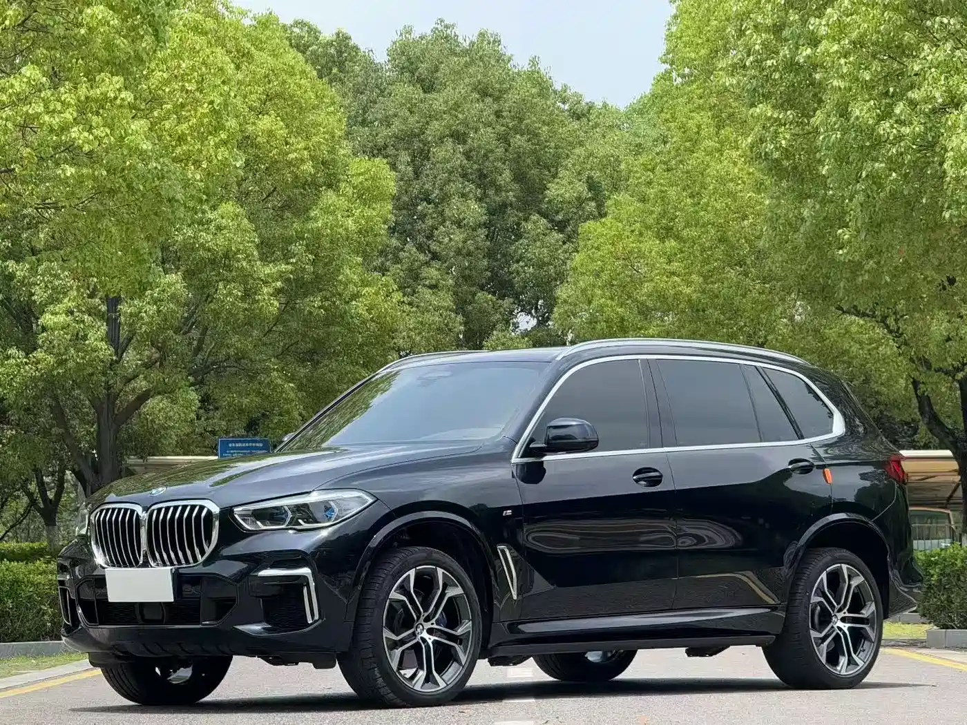 宝马X5 2022款 xDrive 40Li 尊享型M运动套装 2022