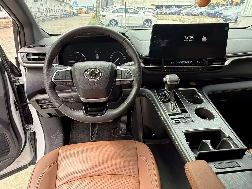 Toyota Sienna — миниатюра 9